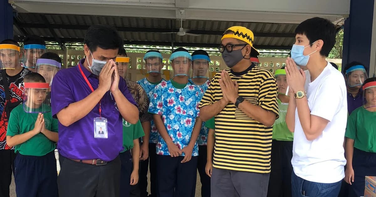 “ป๋าเต็ด” ตั้งใจดีใช้เสียงมอบความสุข อ่านหนังสือสอนเด็กตาบอดได้ฟัง