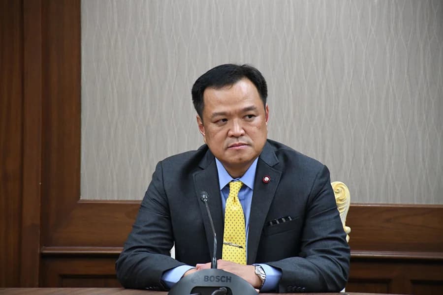 รมว.สาธารณสุขห่วงนักศึกษาชุมนุม เตือนดูแลตัวเอง สวมหน้ากากอนามัย ฉีดแอลกอฮอล์