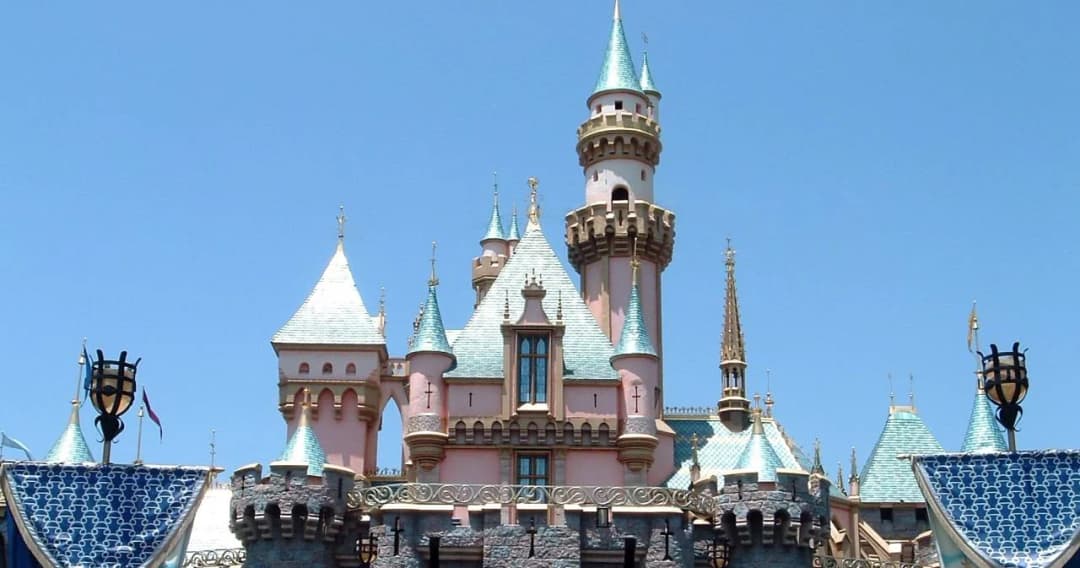 ดิสนีย์เลื่อนเปิดดิสนีย์แลนด์ในแคลิฟอร์เนีย หลังยอดผู้ติดเชื้อโควิด-19 สูงต่อเนื่อง