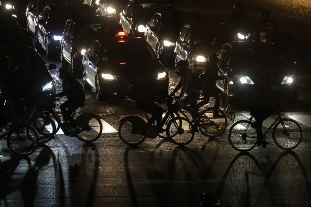 จักรยาน รถติด กลางคืน