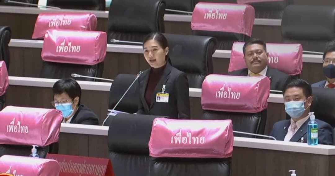 จิราพร เพื่อไทย ชี้รัฐบาลประเมินเศรษฐกิจผิด ส่อพาประเทศล้มละลายทางการคลัง