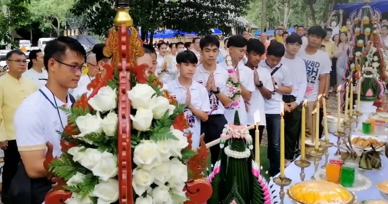 ทำบุญครบรอบ 2 ปีเหตุการณ์ถ้ำหลวง อุทิศส่วนกุศลให้จ่าแซม 13 หมูป่าร่วมงาน