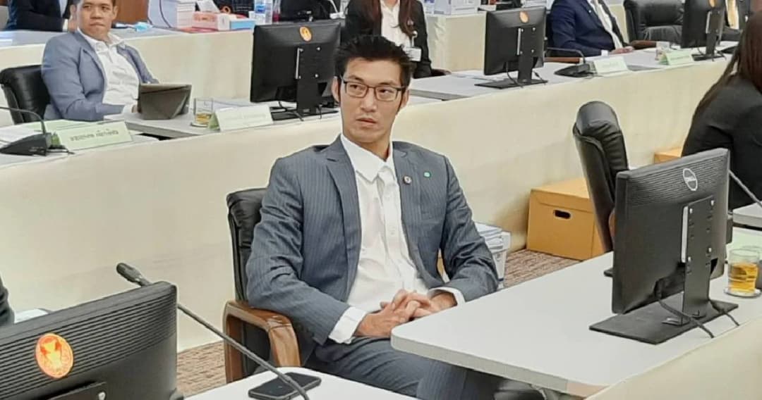 ธนาธร ซัดงบ64 ไม่ตอบโจทย์วิกฤติ หวั่นถ้าใช้ไม่ดีซ้ำรอยต้มยำกุ้ง เมินเสียงยี้กลับสภานั่งกมธ.