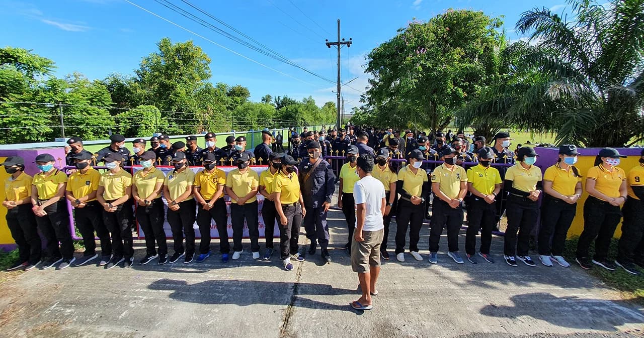 ตร.คุมเข้มเวทีฟังความคิดเห็นโครงการจะนะ ขณะที่ประชาชนให้ความสนใจแน่นพื้นที่