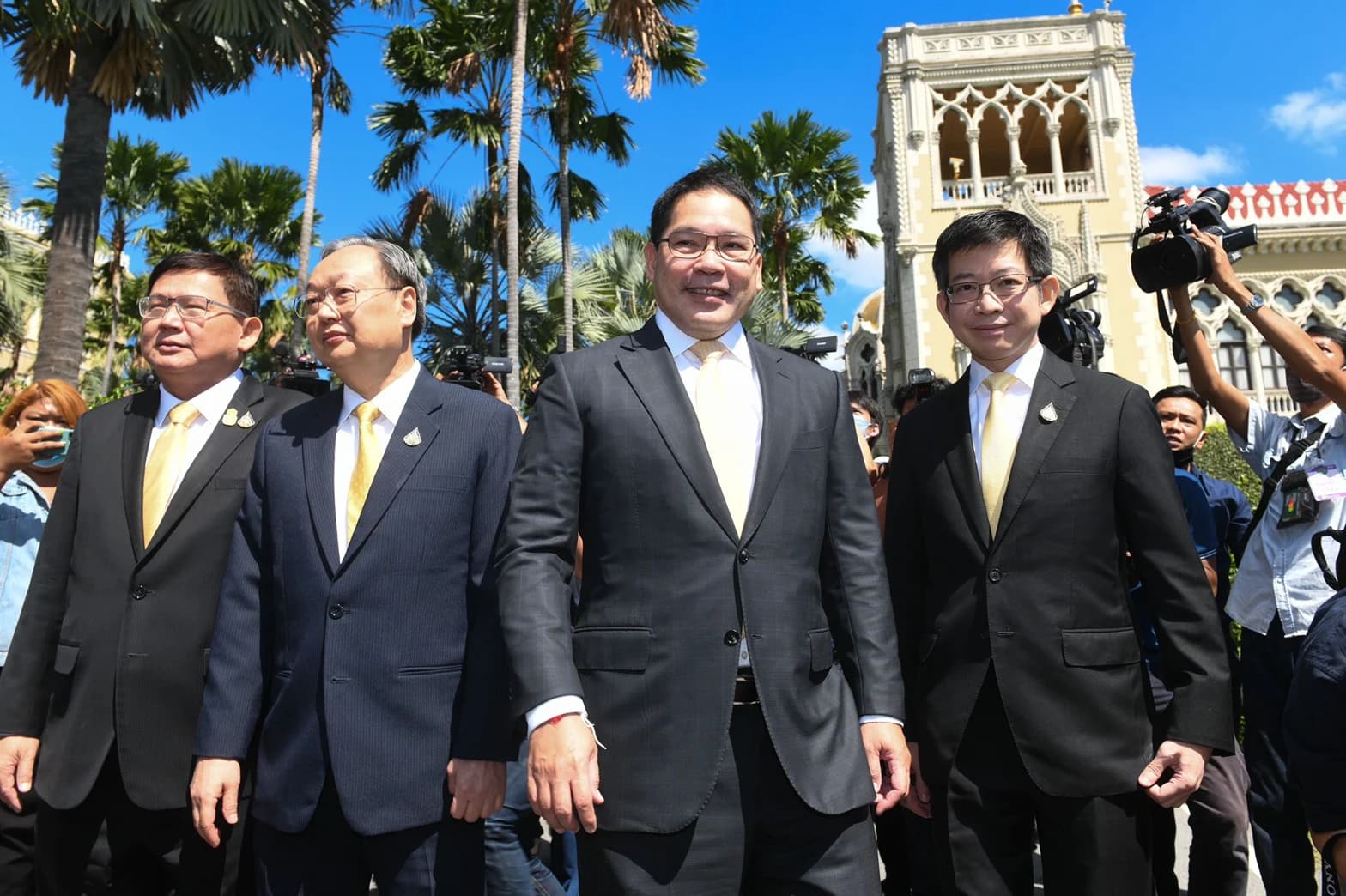 จากกันด้วยดี 4 กุมารยื่นลาออกจากตำแหน่ง รมต. เปิดใจไม่ถูกกดดันและยังไม่คิดตั้งพรรคใหม่