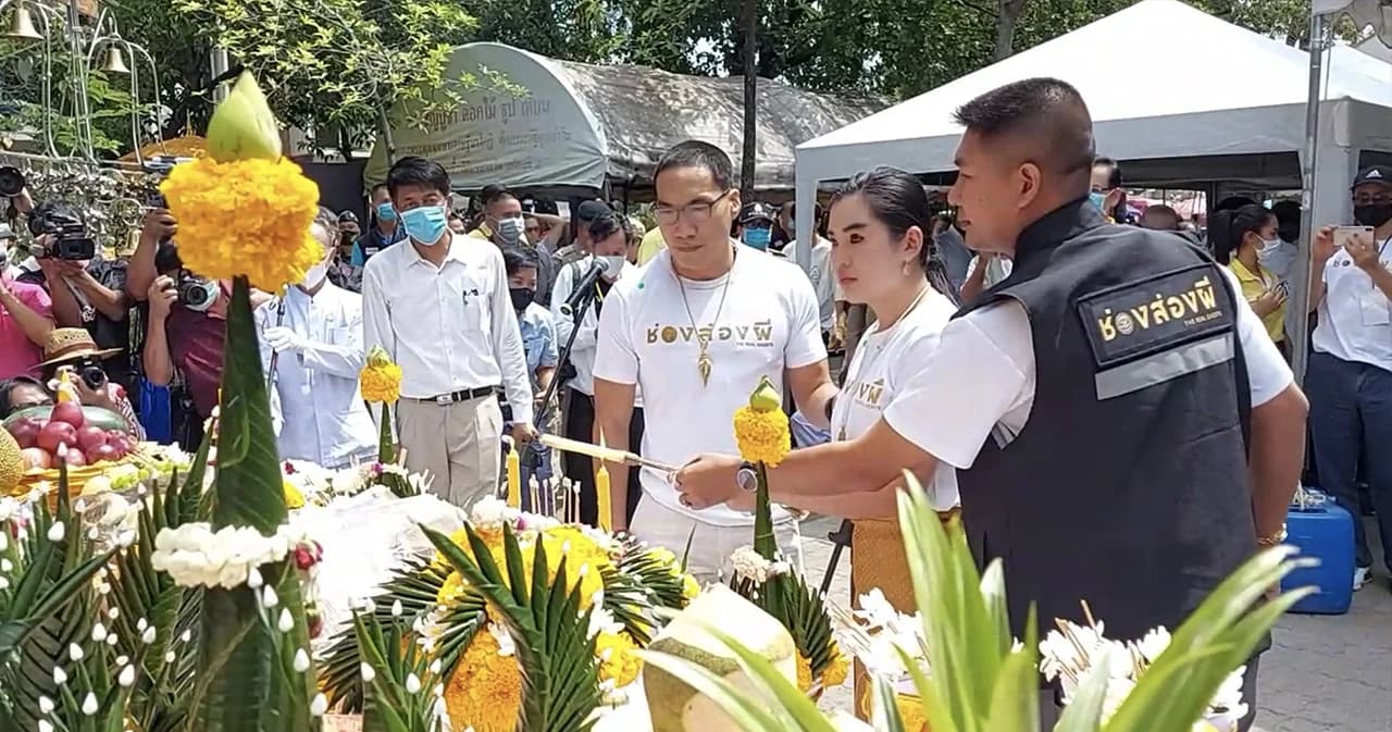 ช่องส่องผี ทำพิธีขอขมาคุณย่าโม-ย่าบุญเหลือ บริจาค 1.8 ล้านสร้างห้องรับมือโควิด