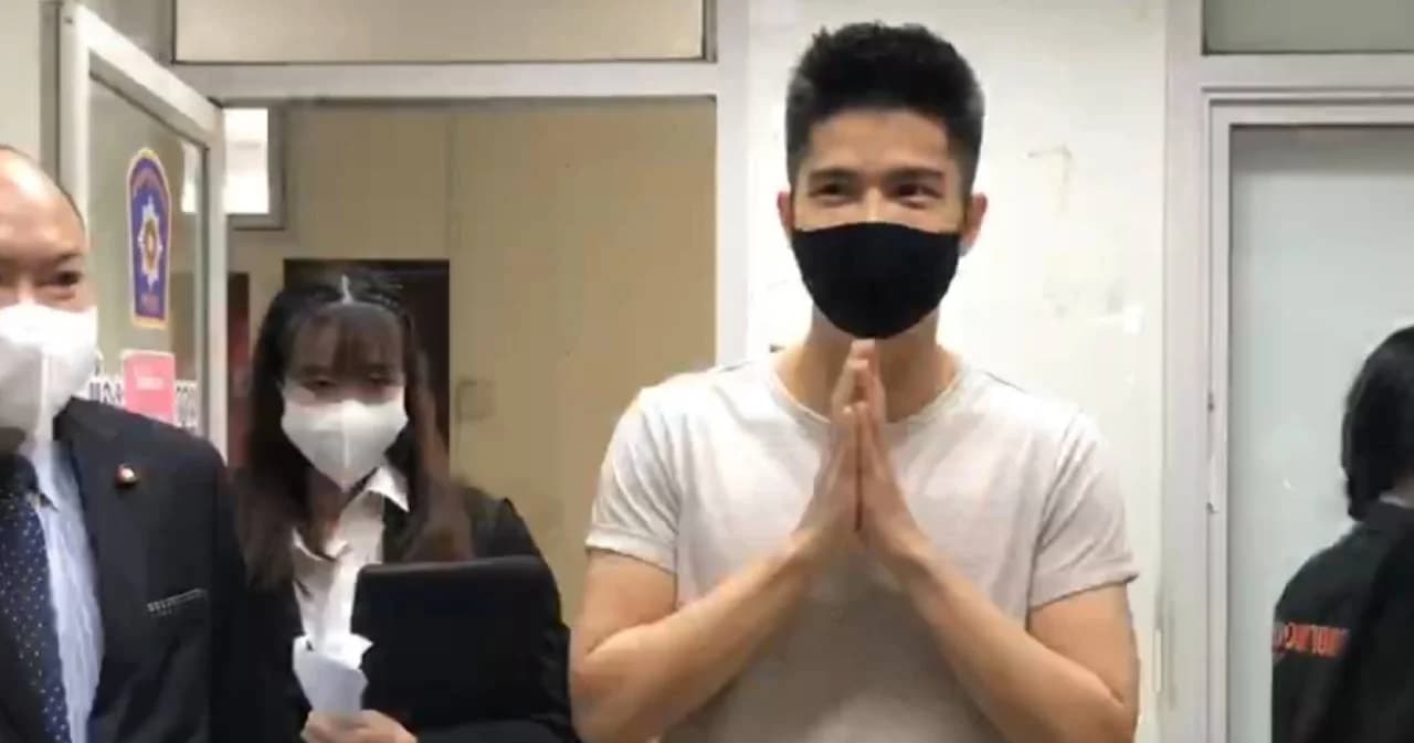 ‘ฌอน บูรณะหิรัญ’ เข้าพบตำรวจสภ.ปากเกร็ด สู้คดีรับบริจาคแก้ปัญหาไฟป่าเชียงใหม่