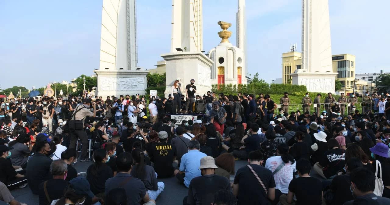 สภาลงมติตั้ง กมธ.ฟังความเห็นนักศึกษา ฝ่ายค้านไม่ร่วมชี้ พล.อ.ประยุทธ์ ต้องรับฟังเองโดยตรง