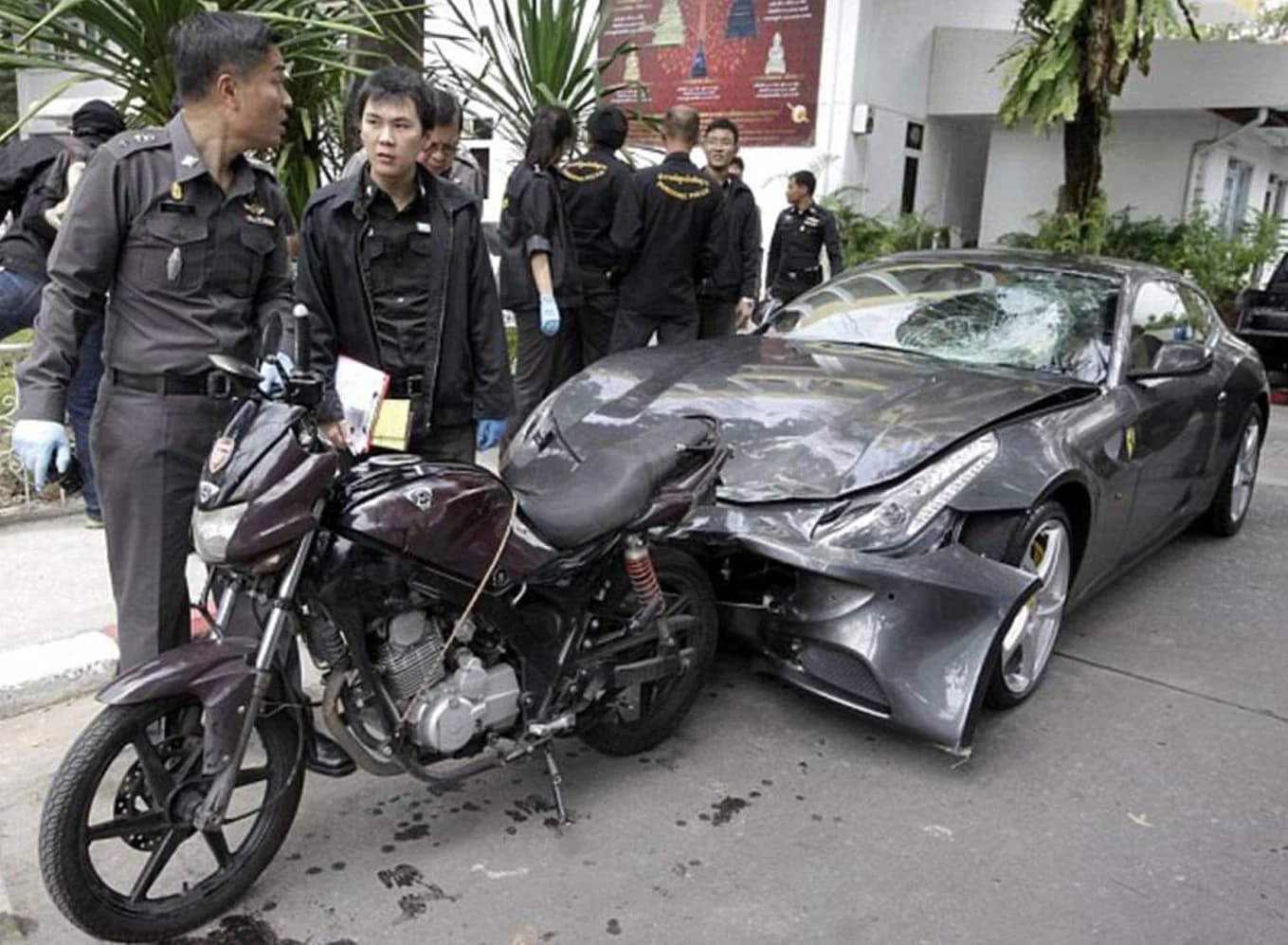 สมาคมทนายฯ ตั้ง 8 ข้อสงสัย จี้สำนักงานอัยการสูงสุดเผยรายละเอียดคดี ‘บอส-อยู่วิทยา’