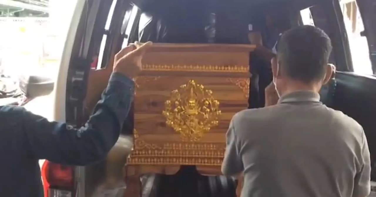 ญาติ ‘จารุชาติ’ พยานคดีบอสเข้ารับศพ เบื้องต้นไม่ติดใจสาเหตุการเสียชีวิต