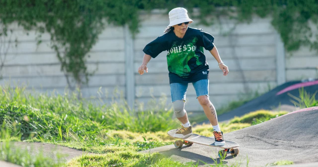 “ป้าเจี๊ยบ” ผู้เอาชนะมะเร็งด้วยสเก็ตบอร์ด และเป็นนักกีฬาทีมชาติไทยในวัย 63 ปี