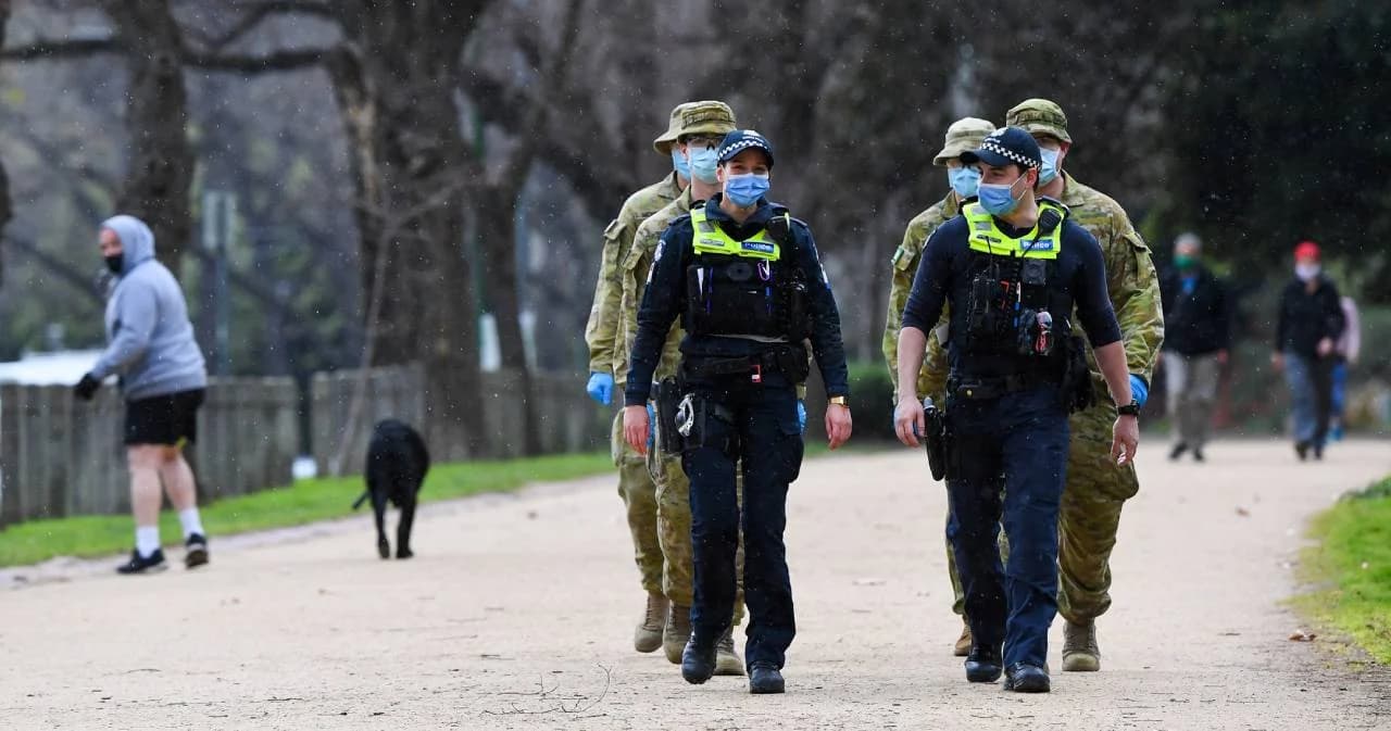 รัฐควีนส์แลนด์ปิดพรมแดนที่เชื่อมกับรัฐนิวเซาธ์เวลส์ หลังยอดผู้ติดเชื้อในรัฐพุ่ง 725 ราย