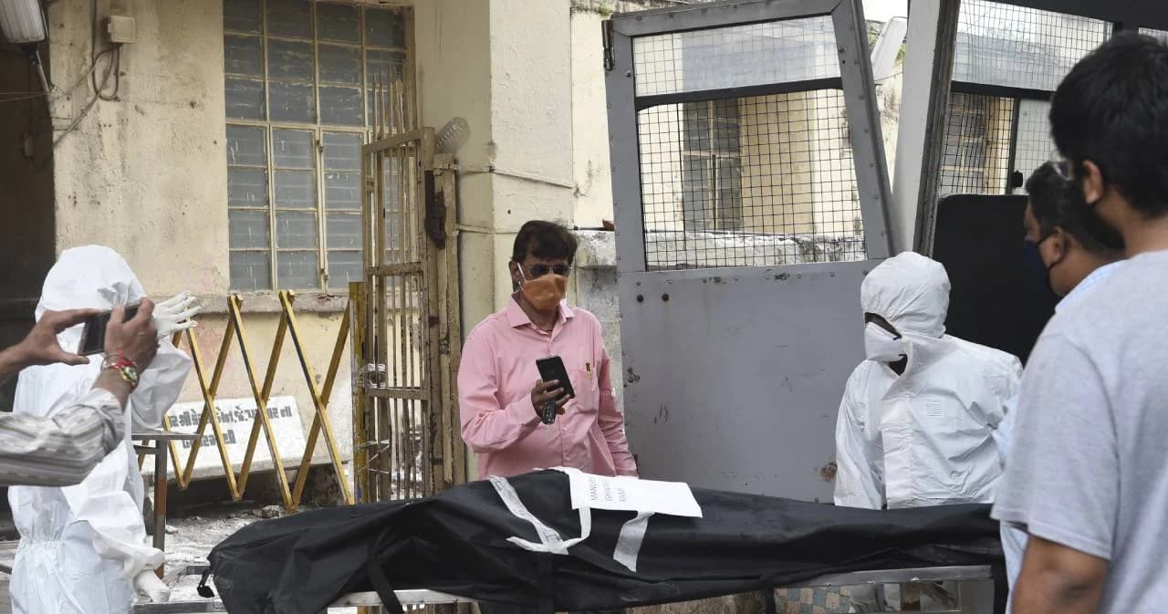 เกิดเหตุเพลิงไหม้โรงพยาบาลในอินเดีย พบผู้ป่วยโควิด-19 เสียชีวิต 8 ราย