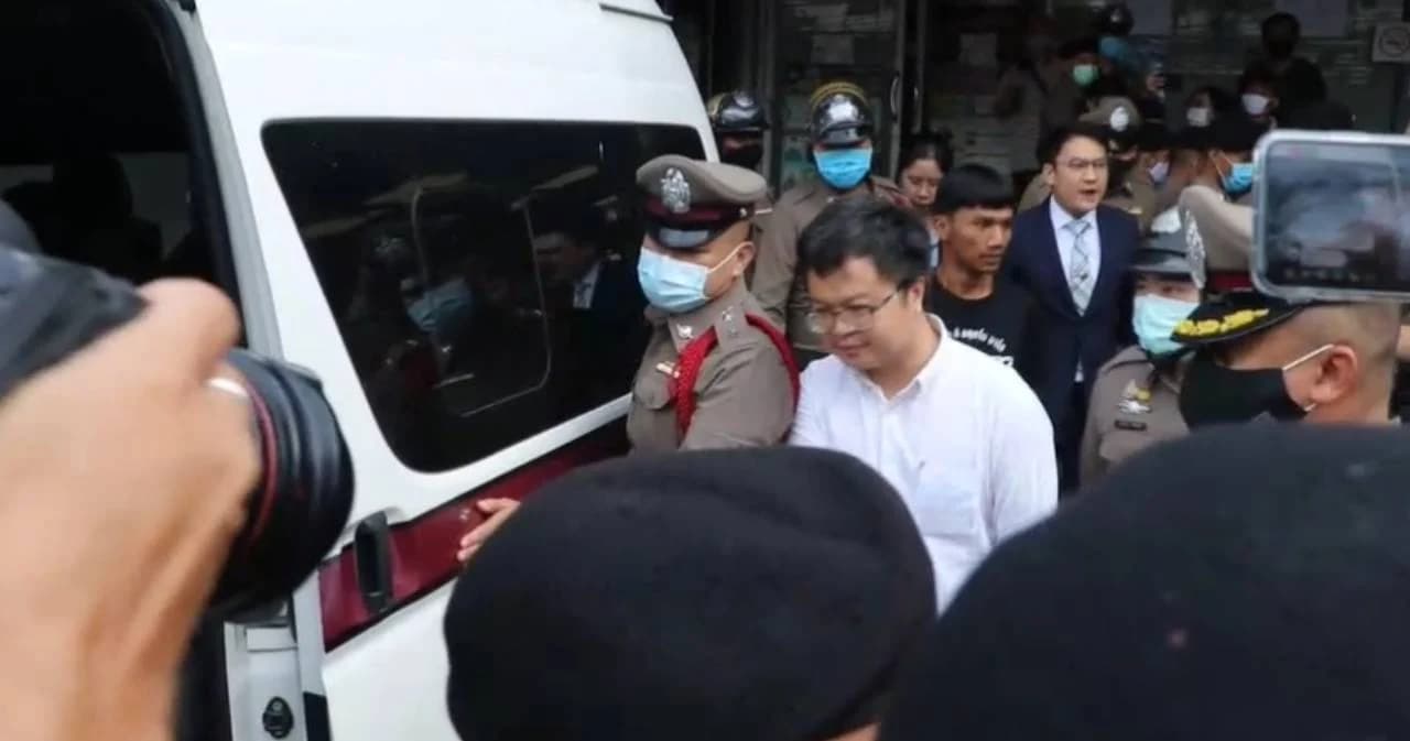 ตำรวจคุมตัวทนายอานนท์-ไมค์ ระยอง ขอศาลอาญาฝากขังอีกครั้ง