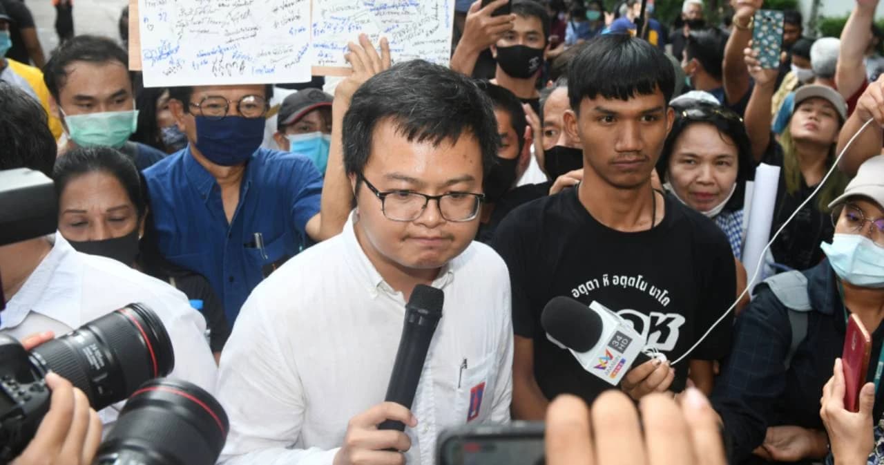 ศาลปล่อยตัว ‘ทนายอานนท์-ไมค์’ ตีวงเงินประกัน 1 แสน ตั้งเงื่อนไขห้ามทำผิดลักษณะเดิม