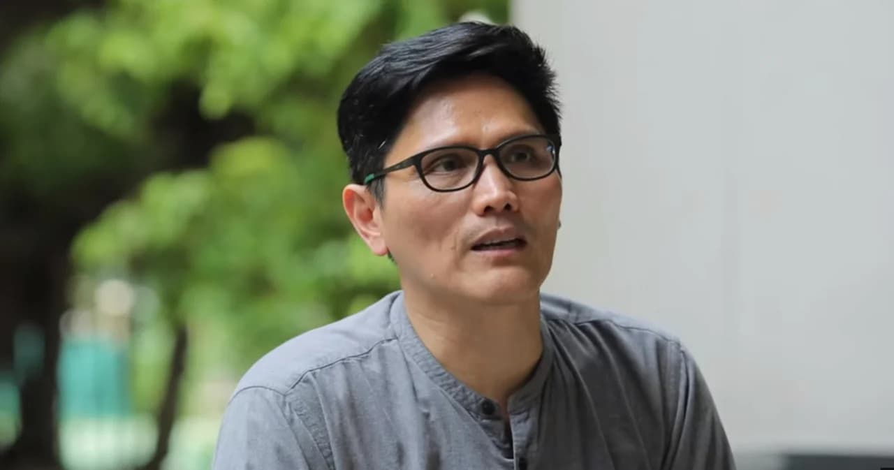 “ปรากฏการณ์โบขาว-ชู 3 นิ้ว เด็กๆ อยากคุยการเมืองกับผู้ใหญ่ ร.ร.ต้องเปิดกว้าง” ผศ.อรรถพล อนันตวรสกุล