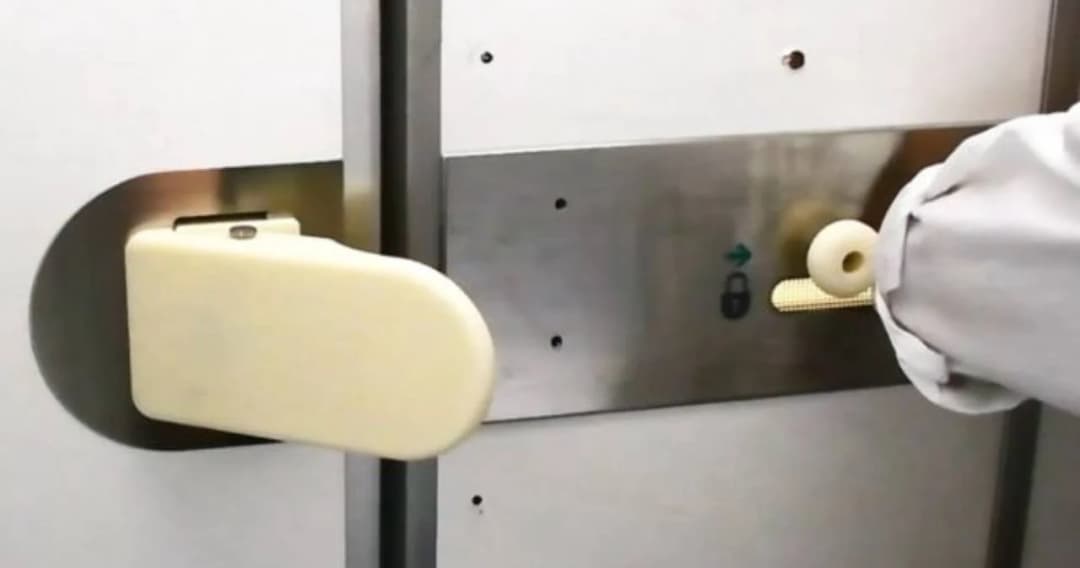 ออล นิปปอน แอร์เวย์ ทดลองใช้ลูกบิดประตูข้อศอก ลดการสัมผัสป้องกันการติดเชื้อ