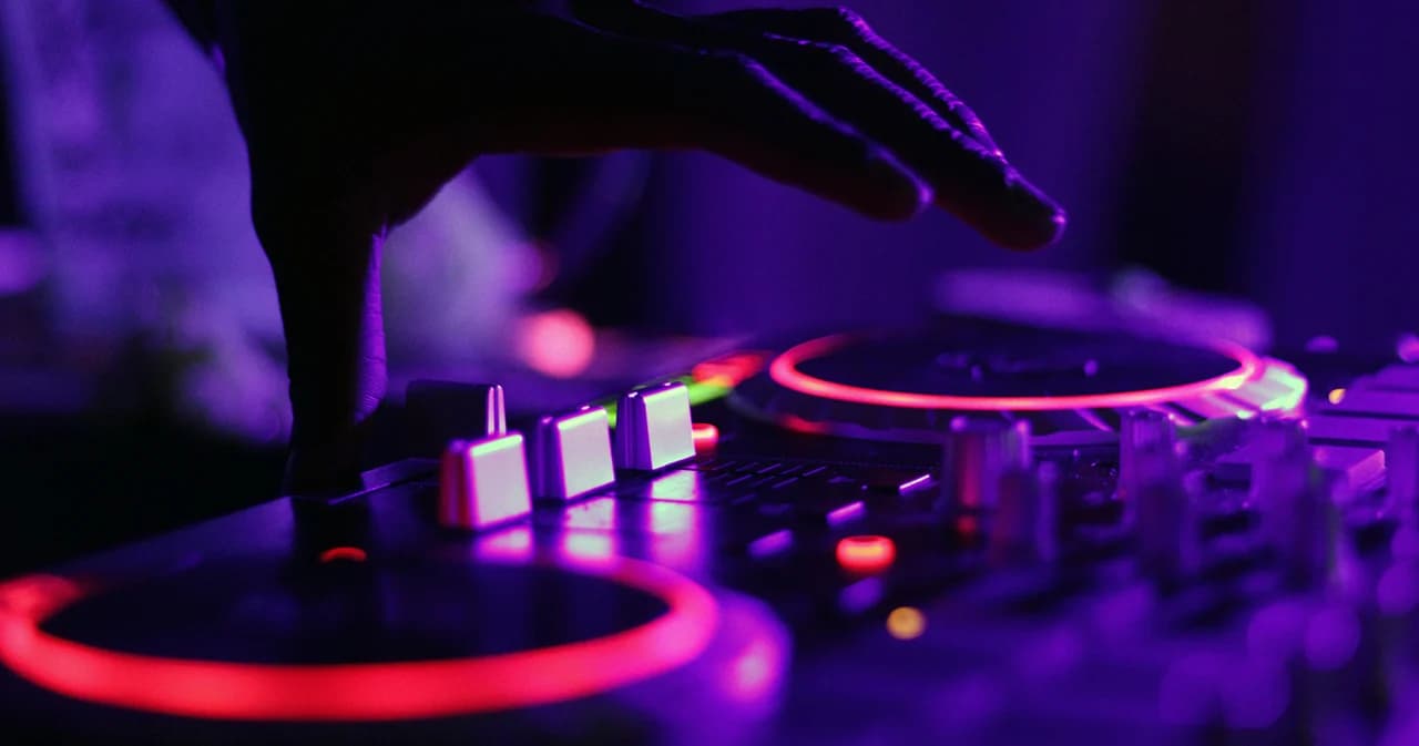 ปิดร้านสองวันสามคืนชั่วคราว หลังดีเจติดโควิด-19 ผู้ว่าฯ นนท์ เตือนผู้ใช้บริการหากรู้สึกป่วยให้ไปตรวจทันที