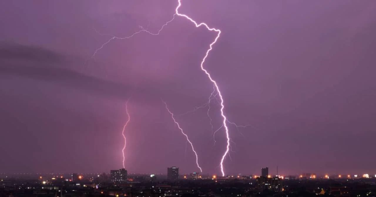 อุตุฯประกาศเตือน ‘พายุดีเปรสชัน’ จ่อเข้าไทย ฝนจะตกหนัก 18-20 ก.ย.