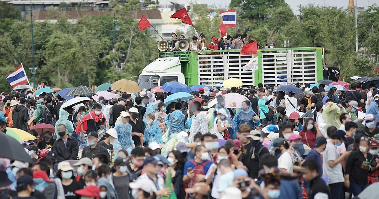 บช.น.ออกคำสั่งห้ามชุมนุมในรัศมี 50 ม. ศาลฎีกาและทำเนียบรัฐบาลพร้อมปิดการจราจร 5 จุด