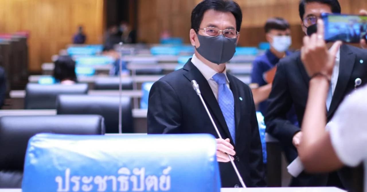 ประชาธิปัตย์ ยันไม่รู้ก่อนเลื่อนโหวตแก้ รธน. แจงเห็นค้านตั้ง กมธ.แต่ส่งคนร่วมเพื่อคุมประเด็น