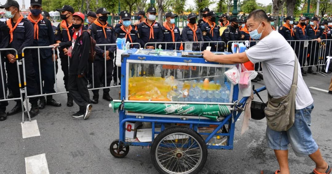 สำรวจปากท้องรอบการชุมนุม ช่วยต่อชีวิตการค้าขาย ในช่วงเศรษฐกิจซบเซา