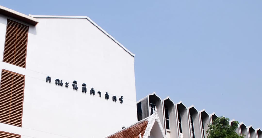 นิติศาสตร์ มธ. แจงเหตุ ‘ยิ้มสู้คาเฟ่’ ไม่ได้ขายต่อ คะแนนได้น้อยกว่าเจ้าใหม่