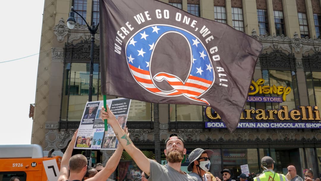 รู้จัก “QAnon” ทฤษฎีสมคบคิด ที่กำลังเขย่าเลือกตั้งสหรัฐฯ