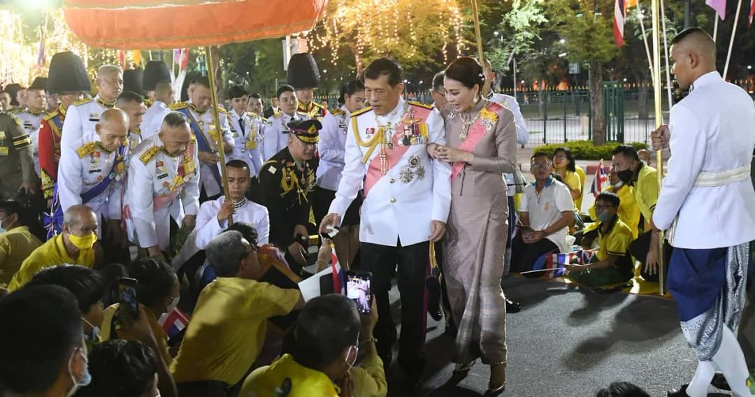 ในหลวง-พระราชินี ทรงมีพระราชปฏิสันถารใกล้ชิดพสกนิกร