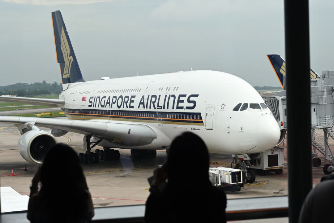 Singapore Airlines ตั้งเป้า ฉีดวัคซีนพนักงานครบทุกคน เป็นสายการบินแรกของโลก