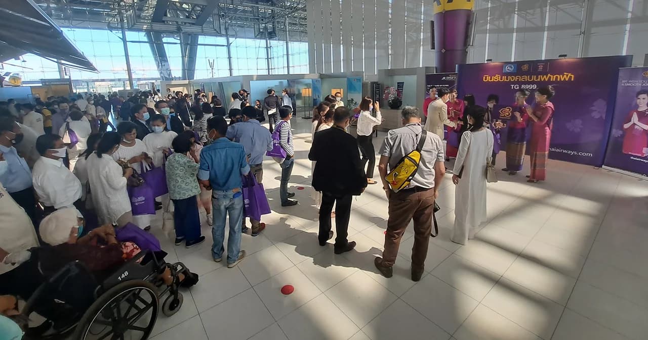 บินแล้ว ! “เที่ยวบินมงคล” โดยการบินไทย พา ผดส.สวดมนต์รับพรบนฟ้า ผ่าน 99 สถานที่ศักดิ์สิทธิ์ทั่วไทย