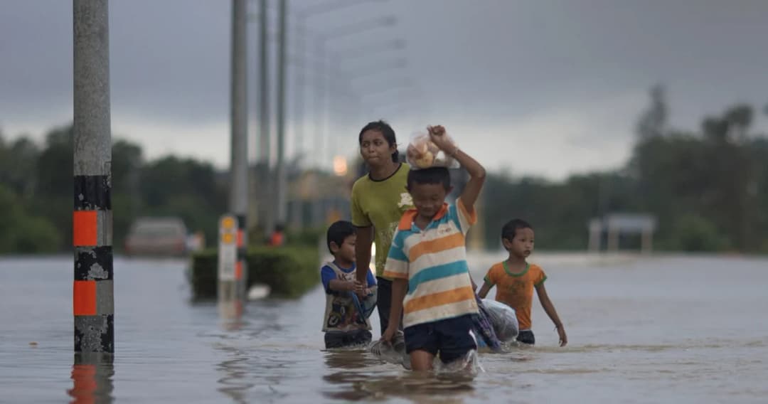 ปภ.รายงานน้ำท่วมใต้เริ่มลด กระทบกว่า 3 แสนครัวเรือน เสียชีวิต 13 ราย