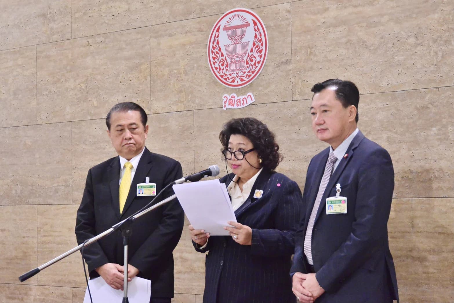 3 ส.ว.แถลงโต้ ‘แทมมี่ ดักเวริร์ธ’ ย้ำไทยยึดมั่นในระบอบประชาธิปไตยอันมีพระมหากษัตริย์ทรงเป็นประมุข