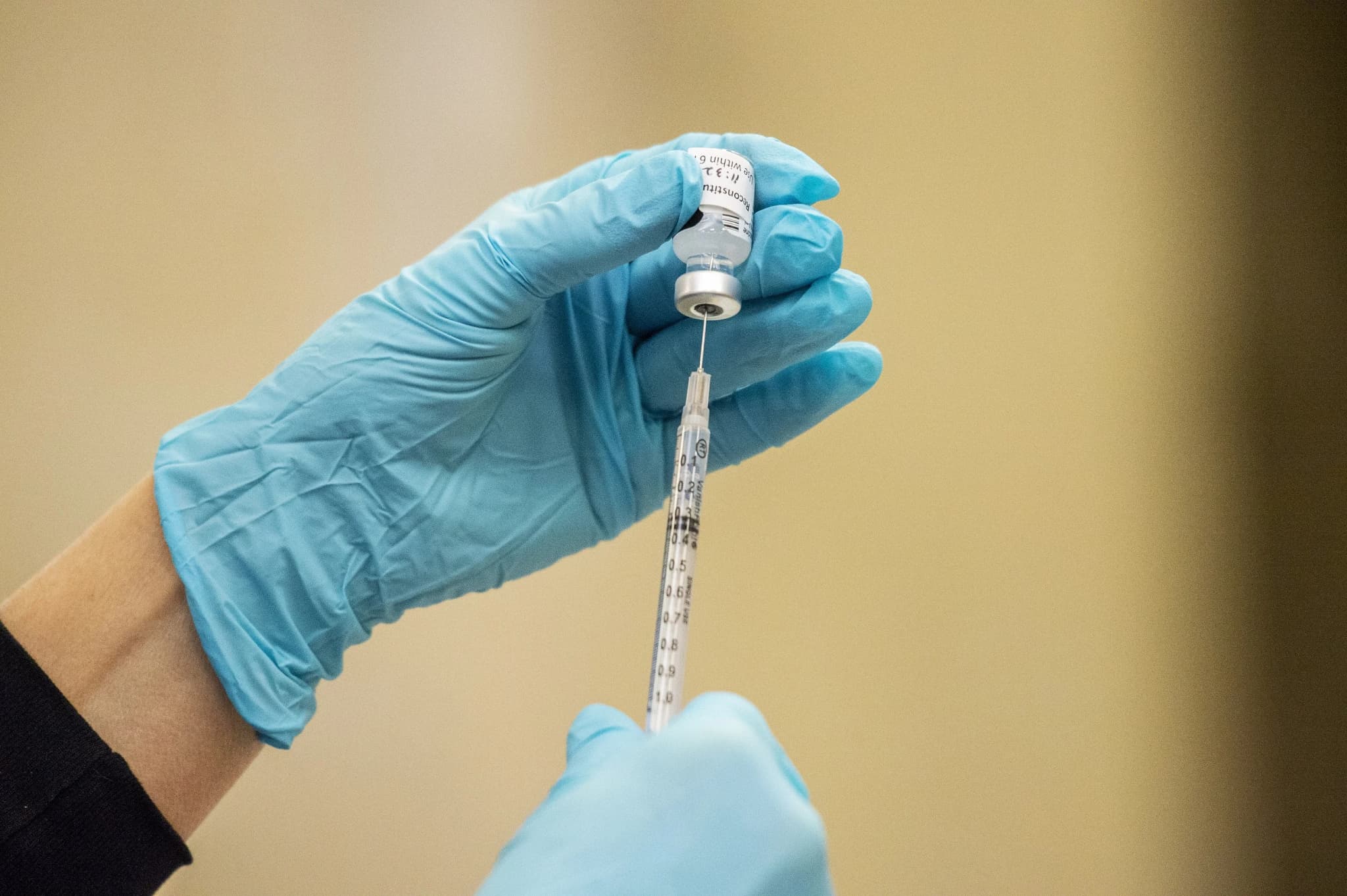 จีนสั่งวัคซีนโควิด-19 ล่วงหน้าจาก BioNTech 100 ล้านโดส โดยไม่ผ่าน Pfizer