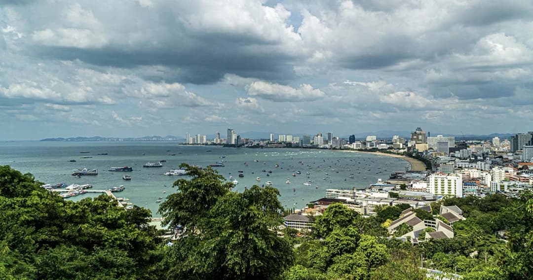 ผู้ว่าฯ ชลบุรีย้ำไม่ได้ล็อกดาวน์จังหวัด ดีเดย์ 1 ก.พ.นี้เปิดเรียน สถานบันเทิง ยกเลิกด่านโควิด