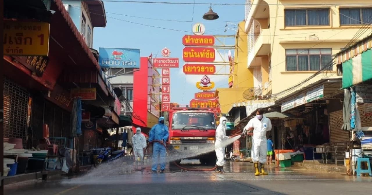 สมุทรสาครระดมล้างทำความสะอาด เตรียมเปิดตลาด 21 แห่ง 15 ก.พ.นี้ ส่วนตลาดรถไฟเปิด 18 ก.พ. นี้