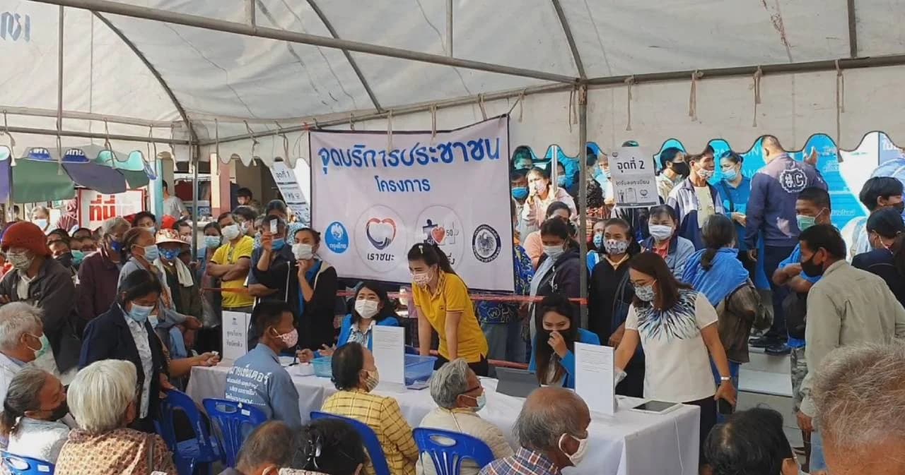 กลุ่มไม่มีสมาร์ทโฟน แห่ลงทะเบียน ‘เราชนะ’ วันแรกต่อคิวแน่นธนาคาร