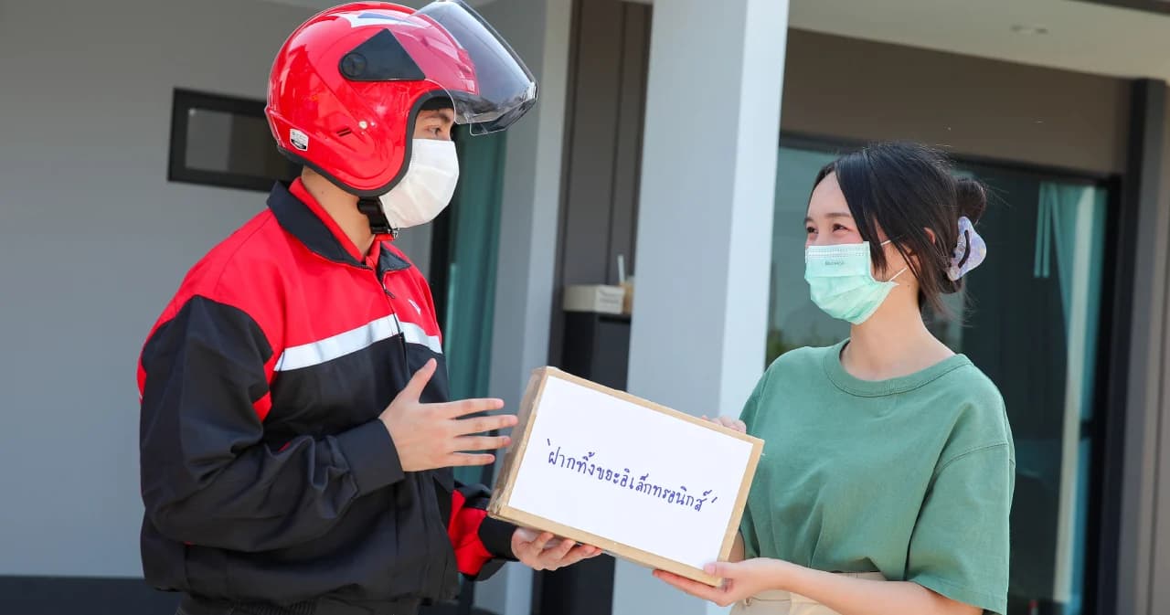 เอไอเอส จับมือ ไปรษณีย์ไทย ผุดแคมเปญ ‘ฝากทิ้ง E-Waste กับพี่ไปรษณีย์’ ส่งความสะดวกสูงสุดให้คนไทยถึงหน้าบ้าน