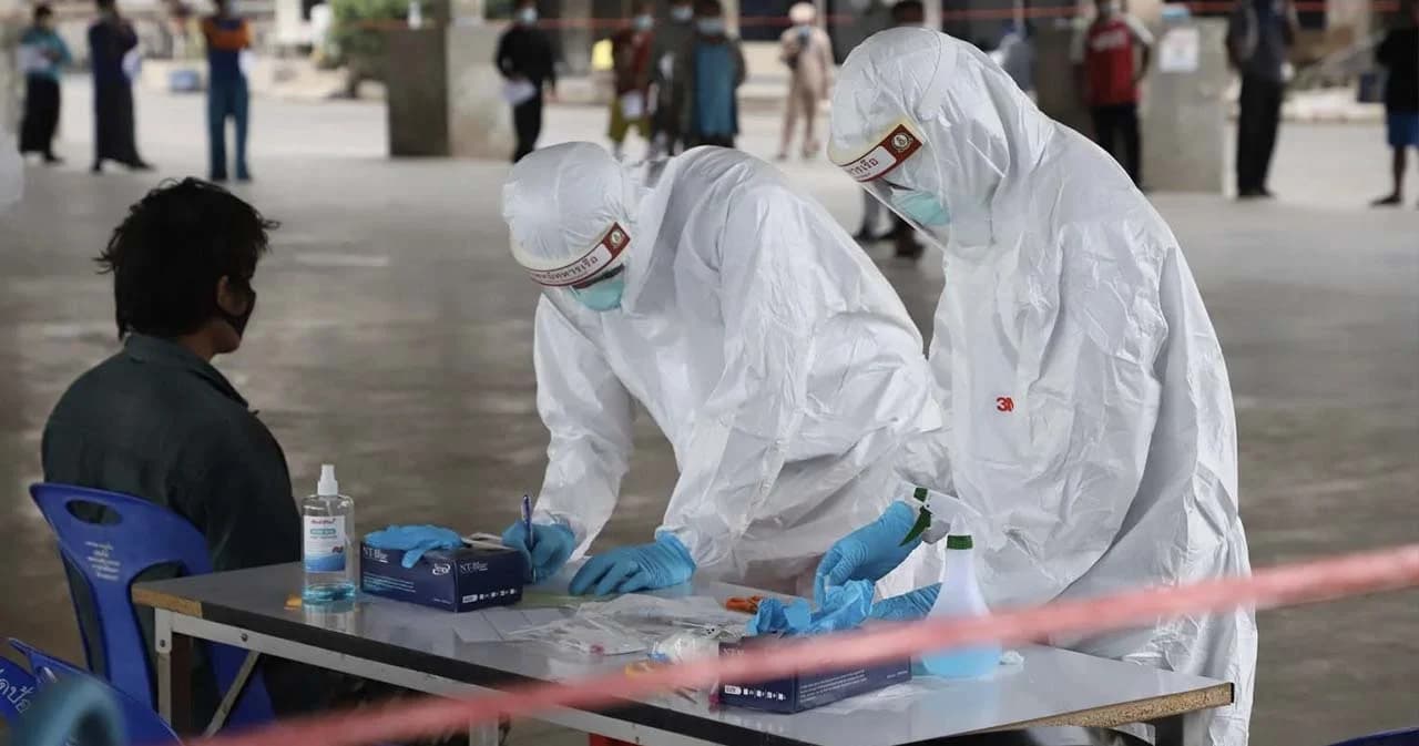 ศบค.เผยยอดติดโควิด-19 รายใหม่วันนี้ 42 ราย ขณะที่ จ.ปทุมธานี น่าห่วงยอดติดพุ่ง 32 คน ผู้ว่าฯ สั่งปิดที่เสี่ยงเพิ่ม