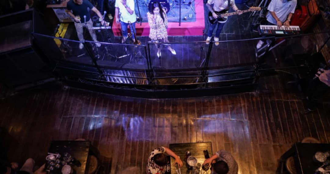 ศบค. เคาะต่อพรก.ฉุกเฉินอีก 1 เดือน คลายล็อก สถานบันเทิง ดื่มสุราได้ แต่ห้ามเต้น ลดพื้นที่สีแดงเหลือจังหวัดเดียว