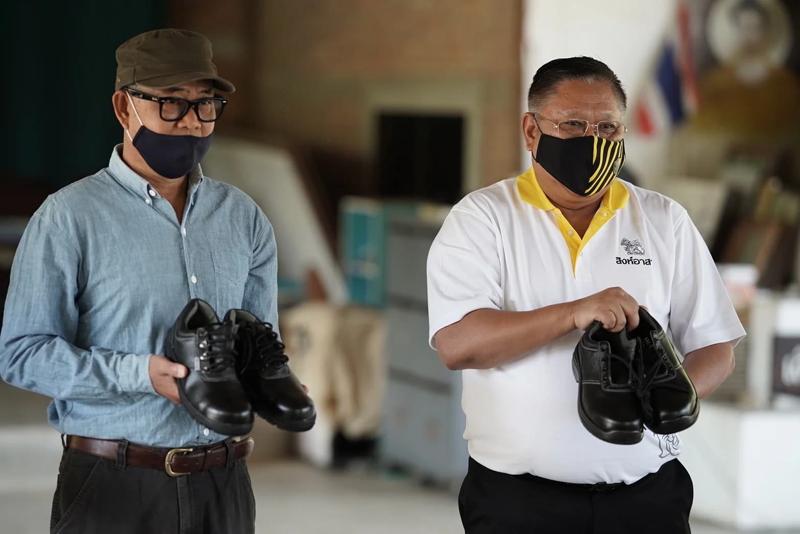 บุญรอดฯ ส่งต่อความห่วงใย มอบรองเท้าจากโรงงานในเครือฯ สู่แนวหน้าอาสาสมัครดับไฟป่าที่จ.เชียงใหม่