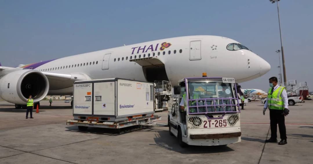 วัคซีนโควิด-19 ถึงไทยแล้ว ล็อตแรก 2แสนโดสของซิโนแวค นายกฯ ย้ำนี่คือวัคซีนของคนไทย