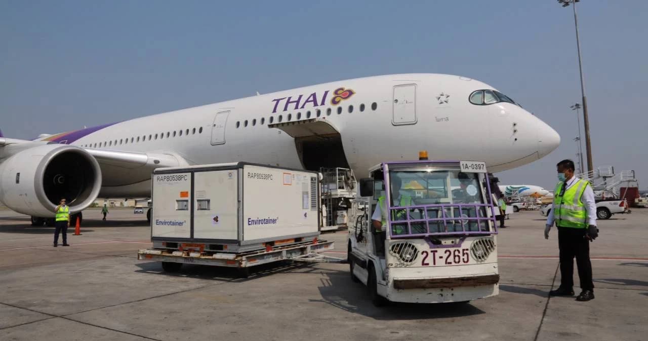 วัคซีนโควิด-19 ถึงไทยแล้ว ล็อตแรก 2แสนโดสของซิโนแวค นายกฯ ย้ำนี่คือวัคซีนของคนไทย