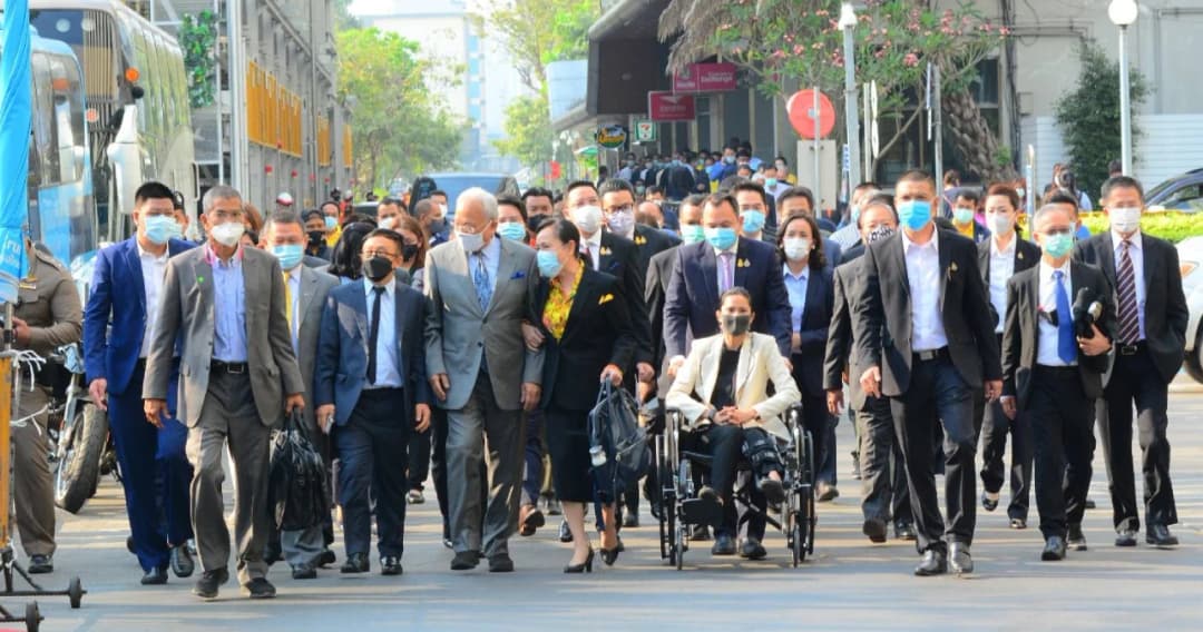 ศาลอุทธรณ์ให้ปล่อยชั่วคราว 8 เเกนนำ กปปส. สั่งห้ามเดินทางออกนอกประเทศ