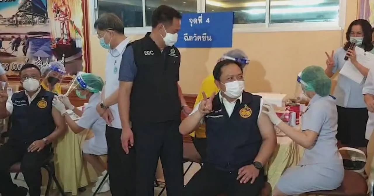 ‘สมุทรสาคร’ นำร่องฉีด วัคซีนโควิด-19 พื้นที่แรก ‘รองผู้ว่าฯ’ ประเดิมเข็มแรกของจังหวัด