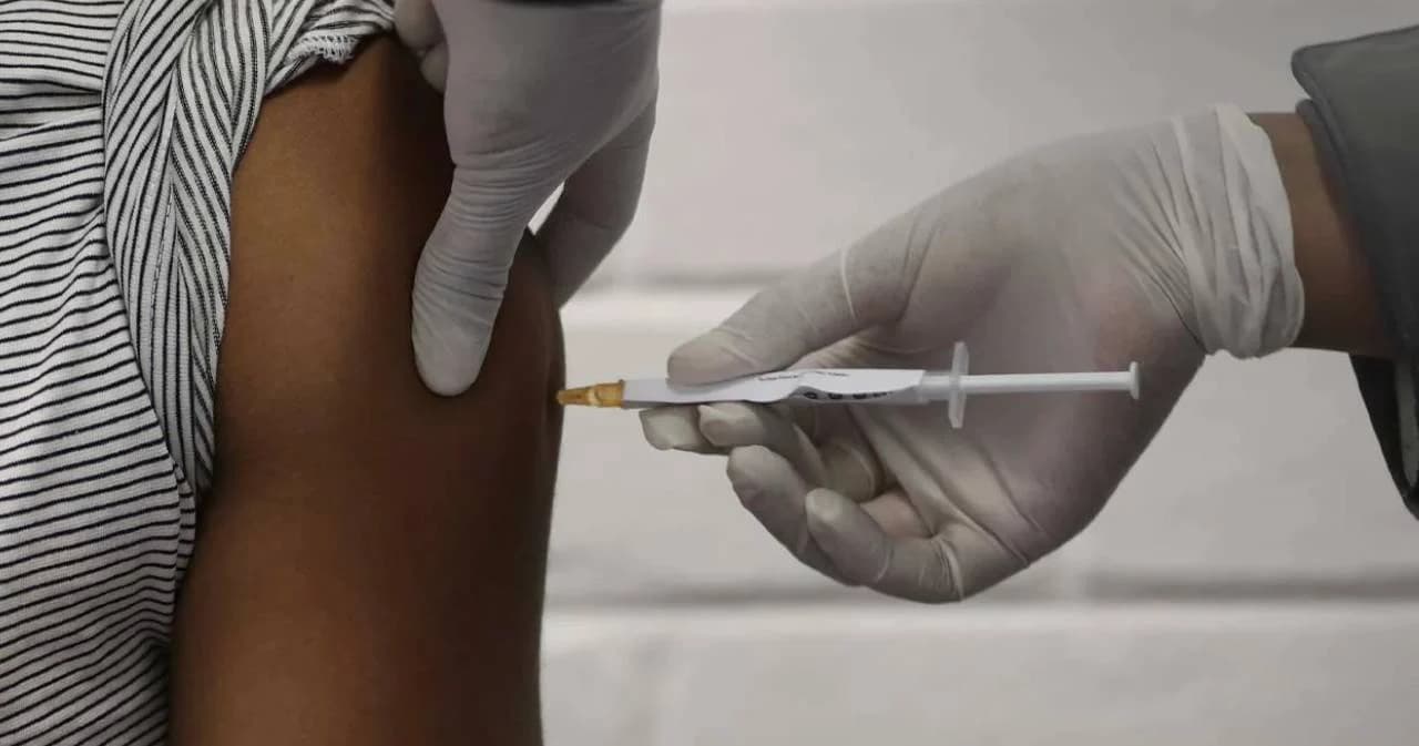 คปภ. อนุมัติประกันภัยเร่งด่วน หากแพ้วัคซีนโควิด-19 คุ้มครองสูงสุด 1 ล้านบาท