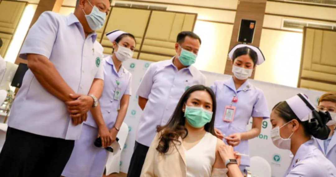 รองโฆษกรัฐบาล ฉีดวัคซีนโควิด-19 แล้ว ไม่เจ็บ-ไม่มีผลข้างเคียง