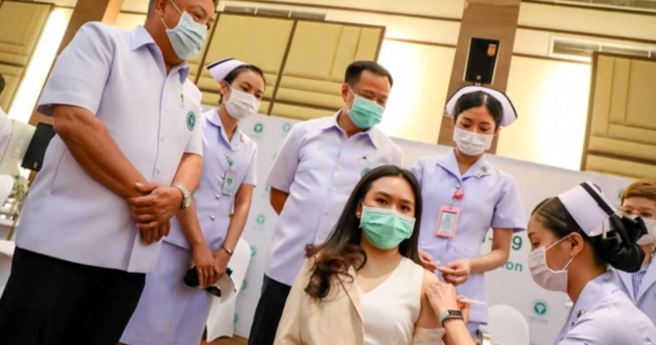 รองโฆษกรัฐบาล ฉีดวัคซีนโควิด-19 แล้ว ไม่เจ็บ-ไม่มีผลข้างเคียง