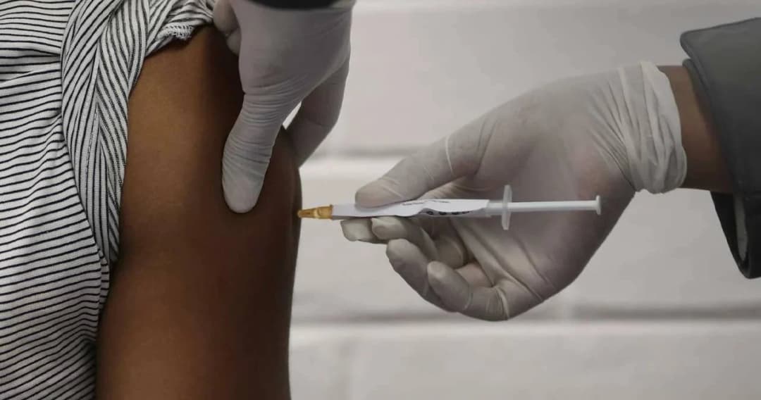 สธ. เผยยอดฉีดวัคซีนโควิด-19 ครบ 2 เข็ม แล้ว 5,862 ราย ยอดรวมการฉีดเกือบแสนโดส