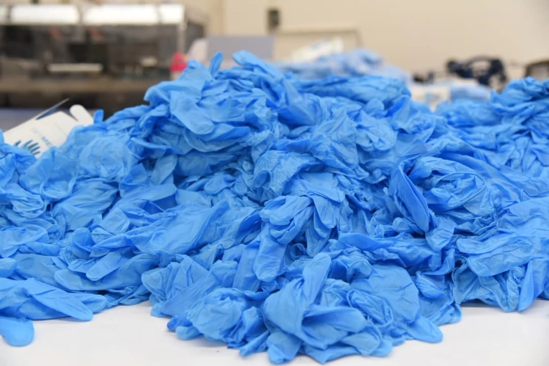 CNN รายงานพบถุงมือยางใช้แล้ว ส่งมาจากประเทศไทยจำนวนมาก ติงสหรัฐฯ ทำงานช้าจนบานปลาย